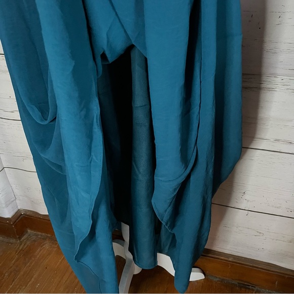 Off-shoulder dress - Picture 9 of 11